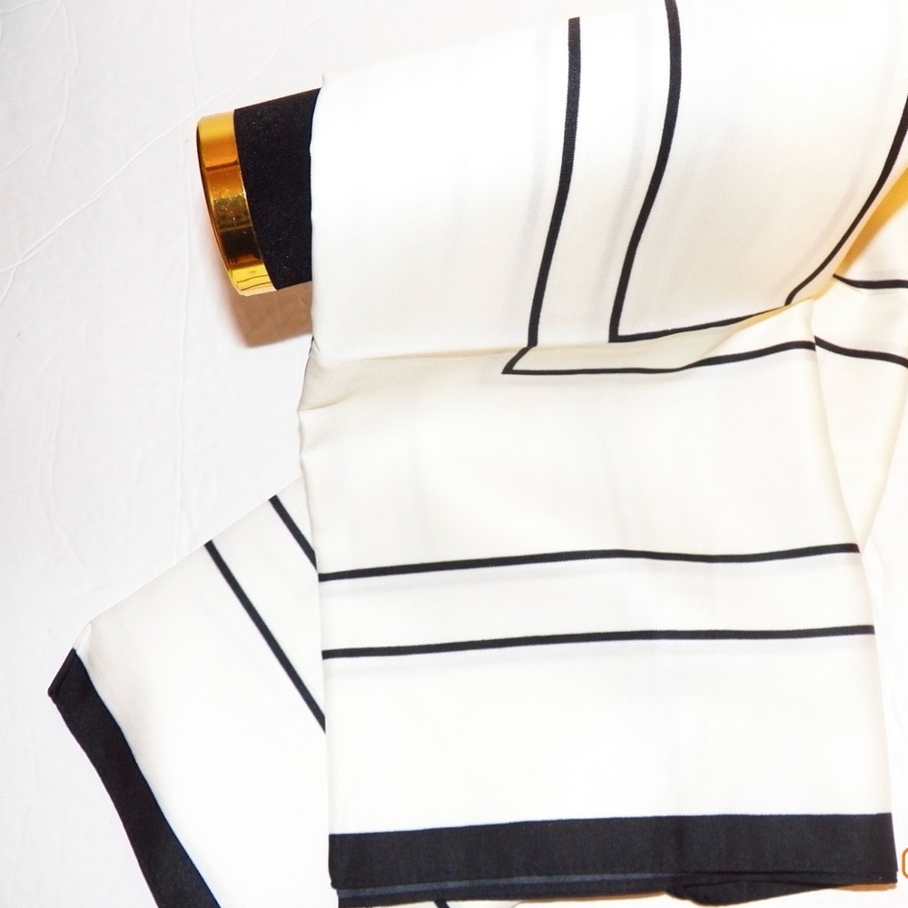 Women's Elegant Stripe Scarf